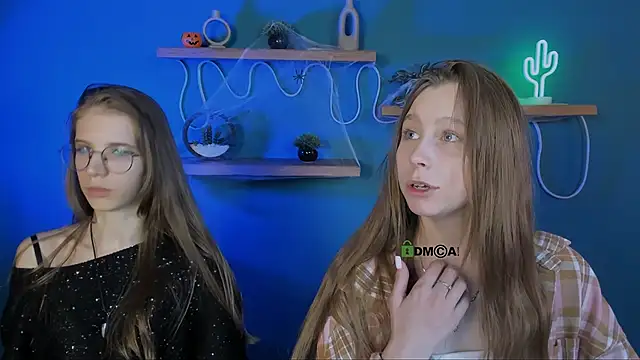 Snapshot of esme_moore_ chatting on 29, 10, 2025 esme moore  online show from 29, 10, 2025