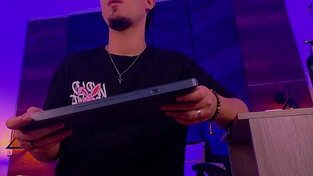 Snapshot of LiamThunder05_ chatting on 12, 11, 2025 LiamThunder05 online show from 12, 11, 2025