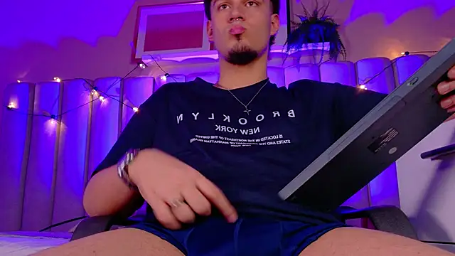 Snapshot of LiamThunder05_ chatting on 14, 11, 2025 LiamThunder05 online show from 14, 11, 2025