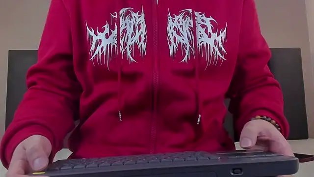 Snapshot of LiamThunder05_ chatting on 18, 11, 2025 LiamThunder05 online show from 18, 11, 2025