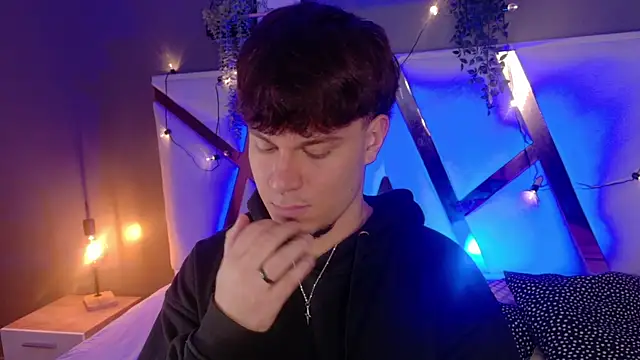 Snapshot of LiamThunder05_ chatting on 19, 11, 2025 LiamThunder05 online show from 19, 11, 2025