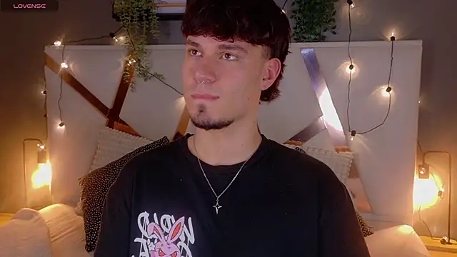 Snapshot of LiamThunder05_ chatting on 21, 11, 2025 LiamThunder05 online show from 21, 11, 2025