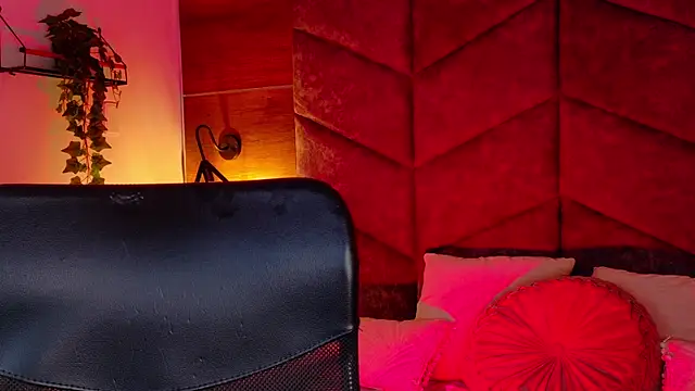 Snapshot of LiamThunder05_ chatting on 26, 11, 2025 LiamThunder05 online show from 26, 11, 2025