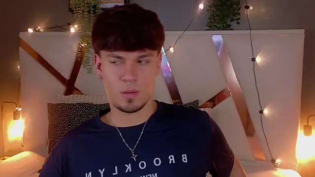 Snapshot of LiamThunder05_ chatting on 28, 11, 2025 LiamThunder05 online show from 28, 11, 2025