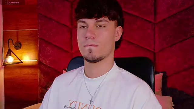 Snapshot of LiamThunder05_ chatting on 29, 11, 2025 LiamThunder05 online show from 29, 11, 2025