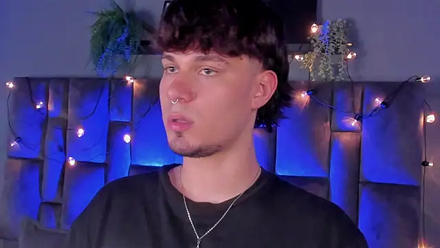 Snapshot of LiamThunder05_ chatting on 17, 12, 2025 LiamThunder05 online show from 17, 12, 2025