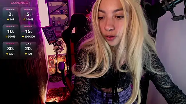 Snapshot of lunarichy22 chatting on 18, 11, 2025 lunarichy22 online show from 18, 11, 2025