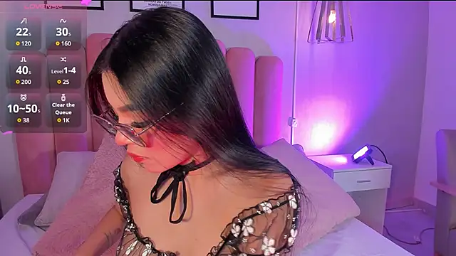 mara swan  online show from 10, 11, 2025