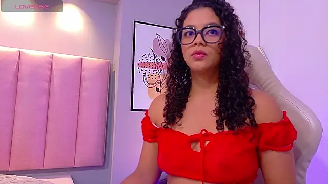 Snapshot of CamilaLevy chatting on 28, 11, 2025 CamilaLevy online show from 28, 11, 2025