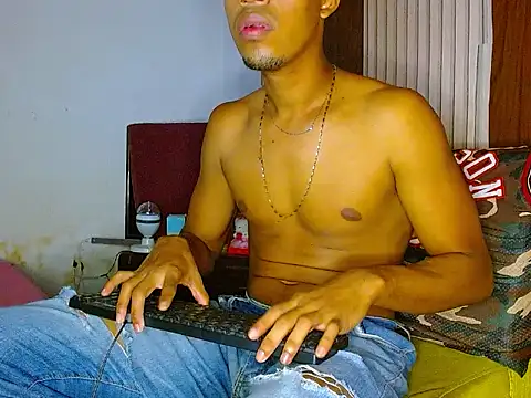 Snapshot of andreswj_bigcock23 chatting on 5, 10, 2025 andreswj bigcock23 online show from 5, 10, 2025