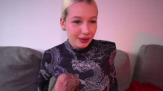 Snapshot of RanyThomson chatting on 9, 4, 2026 RanyThomson online show from 9, 4, 2026