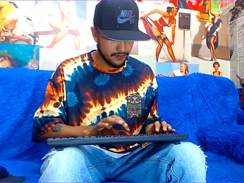 Snapshot of dazo_vnzl12 chatting on 18, 10, 2025 dazo vnzl12 online show from 18, 10, 2025