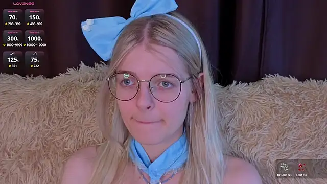 MonicaShiny online show from 3, 11, 2025