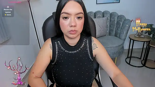 Snapshot of Liilylux chatting on 15, 10, 2025 Liilylux online show from 15, 10, 2025