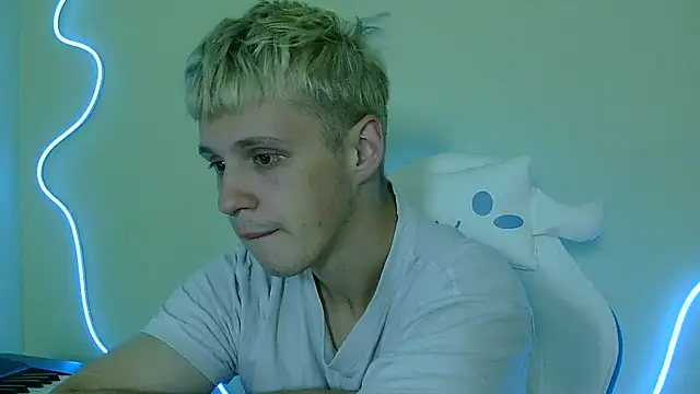 Snapshot of _Timmy_Boy_ chatting on 7, 10, 2025  Timmy Boy  online show from 7, 10, 2025