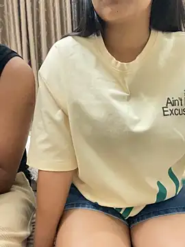 Snapshot of vickyandtania chatting on 22, 3, 2026 vickyandtania online show from 22, 3, 2026