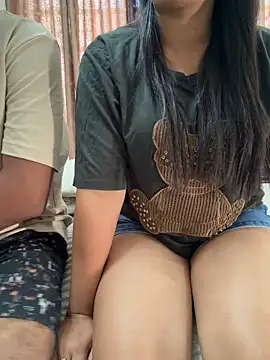 Snapshot of vickyandtania chatting on 6, 4, 2026 vickyandtania online show from 6, 4, 2026