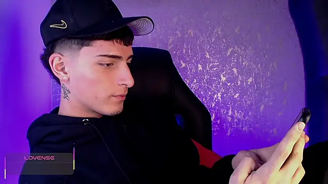 MateoMitchell online show from 18, 11, 2025