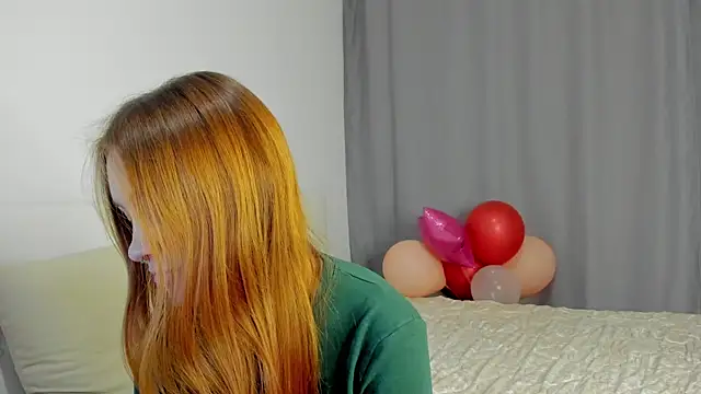 Snapshot of MarindaRuud chatting on 6, 11, 2025 MarindaRuud online show from 6, 11, 2025