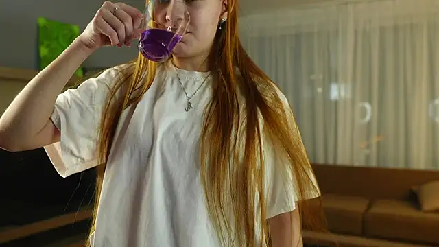 Snapshot of MarindaRuud chatting on 24, 11, 2025 MarindaRuud online show from 24, 11, 2025