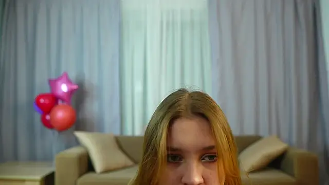 Snapshot of MarindaRuud chatting on 30, 11, 2025 MarindaRuud online show from 30, 11, 2025