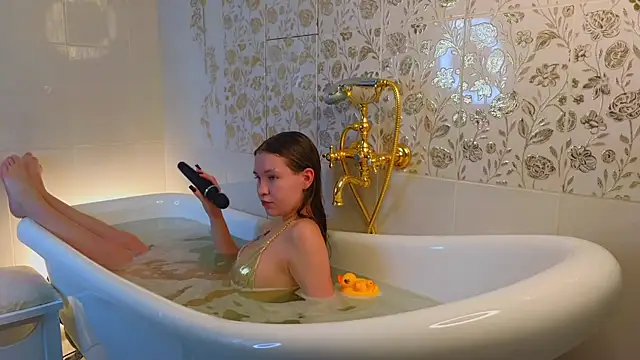 Snapshot of MarindaRuud chatting on 3, 12, 2025 MarindaRuud online show from 3, 12, 2025