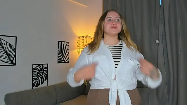 Snapshot of SweetRush chatting on 6, 10, 2025 SweetRush online show from 6, 10, 2025