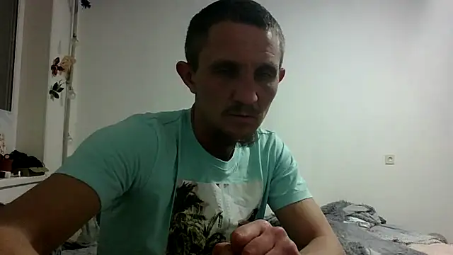 Snapshot of Twolatte1520 chatting on 2, 4, 2026 Twolatte1520 online show from 2, 4, 2026