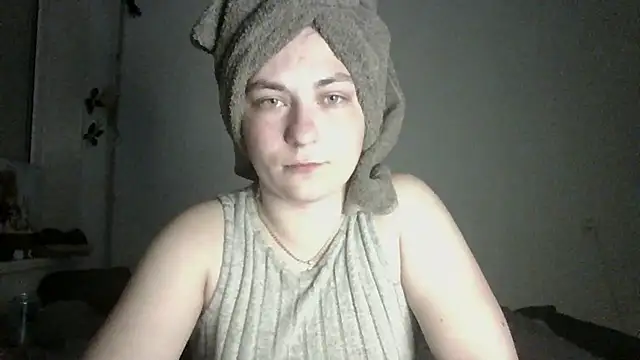 Snapshot of Twolatte1520 chatting on 8, 4, 2026 Twolatte1520 online show from 8, 4, 2026