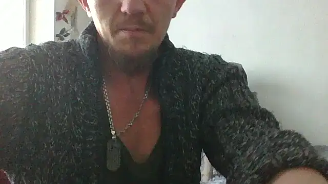 Snapshot of Twolatte1520 chatting on 17, 4, 2026 Twolatte1520 online show from 17, 4, 2026