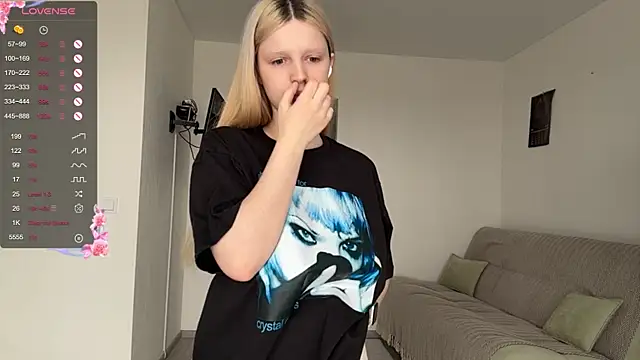 Snapshot of GilySuper chatting on 23, 4, 2026 GilySuper online show from 23, 4, 2026