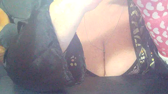 Playful MILF Demi online show from 11, 11, 2025