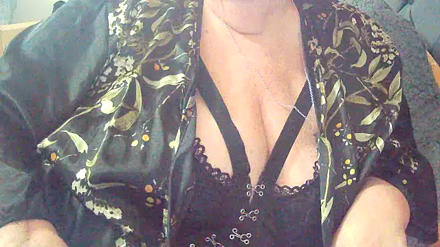 Playful MILF Demi online show from 10, 1, 2026