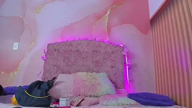 Malory  Jones online show from 12, 11, 2025