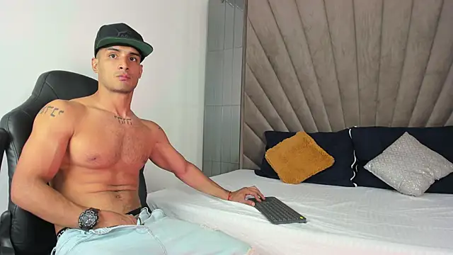 Snapshot of Michael_Blaze chatting on 19, 10, 2025 Michael Blaze online show from 19, 10, 2025