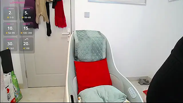 selinajuan online show from 10, 11, 2025