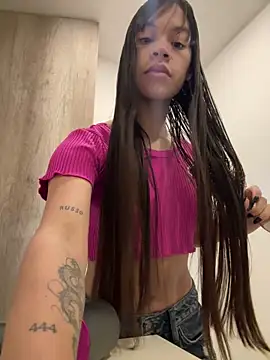 kimhilton  online show from 23, 3, 2026