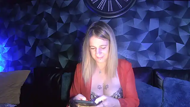 Snapshot of Delichieuse5 chatting on 4, 2, 2026 Delichieuse5 online show from 4, 2, 2026