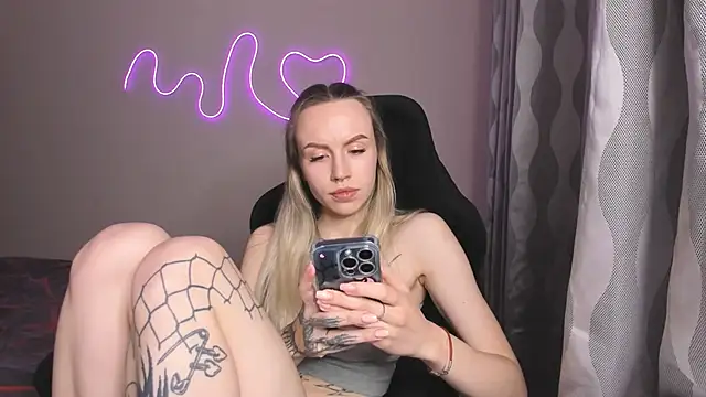 Snapshot of hello_kittyyk chatting on 9, 5, 2026 hello kittyyk online show from 9, 5, 2026