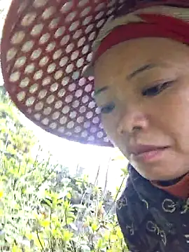 miomio-12 online show from 17, 10, 2025