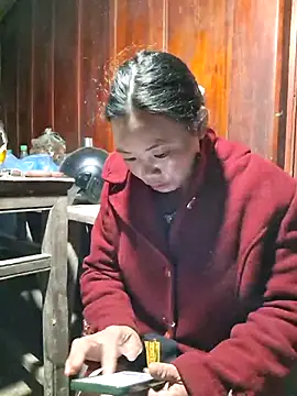 miomio-12 online show from 28, 11, 2025