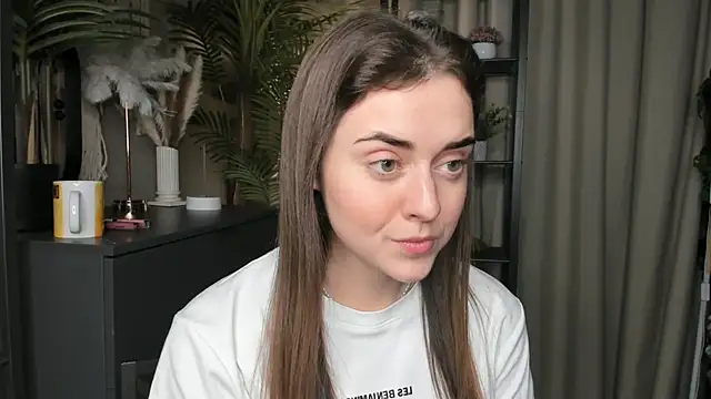 ThelmaJusto online show from 9, 11, 2025