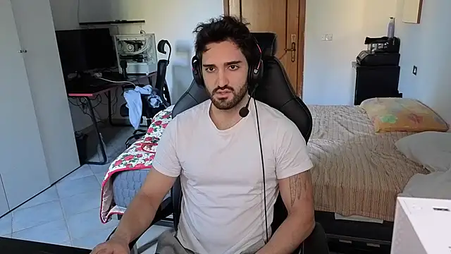 Al3xox02 online show from 18, 2, 2026