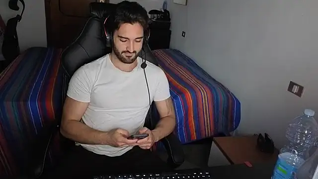 Al3xox02 online show from 15, 4, 2026