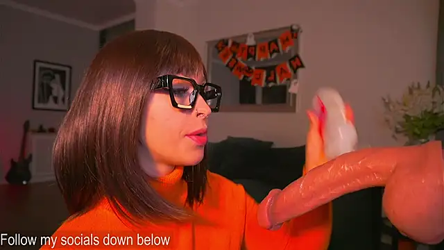 karolineneuer  online show from 30, 10, 2025