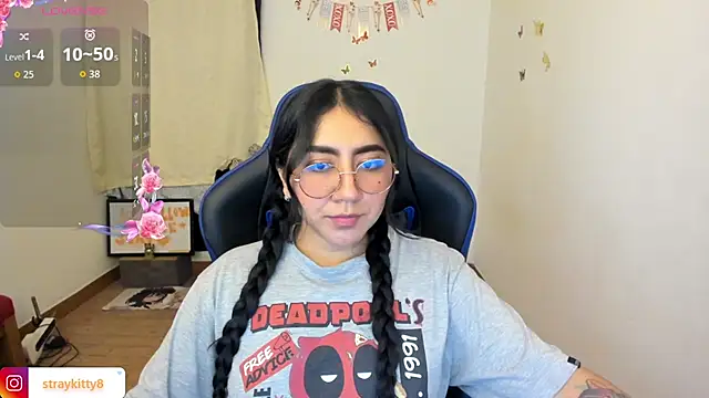 Snapshot of LoveLyy- chatting on 7, 4, 2026 LoveLyy- online show from 7, 4, 2026