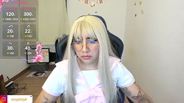 Snapshot of LoveLyy- chatting on 10, 4, 2026 LoveLyy- online show from 10, 4, 2026