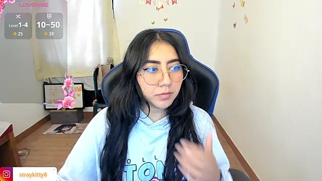 Snapshot of LoveLyy- chatting on 17, 4, 2026 LoveLyy- online show from 17, 4, 2026