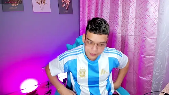 Snapshot of alex_boyy chatting on 5, 10, 2025 alex boyy online show from 5, 10, 2025