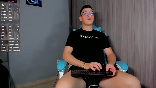 Snapshot of alex_boyy chatting on 10, 10, 2025 alex boyy online show from 10, 10, 2025